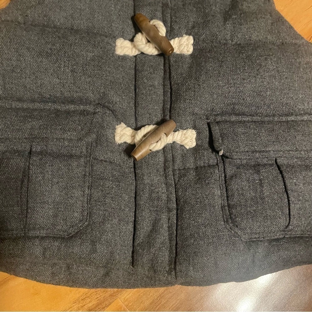 Baby Gap Quilted Toggle Gray Hoodie Vest NWT 12-18 month - Picture 6 of 9
